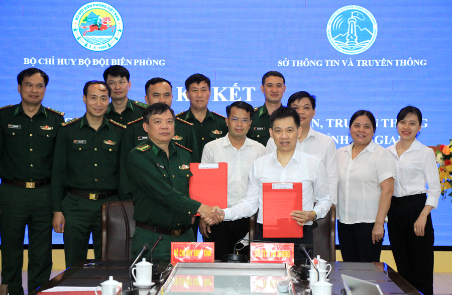 Sở TT&TT và Bộ Chỉ huy BĐBP tỉnh ký kết Chương trình phối hợp trong công tác thông tin, truyền thông và thông tin đối ngoại khu vực biên giới tỉnh Hà Giang, giai đoạn 2021 - 2030.