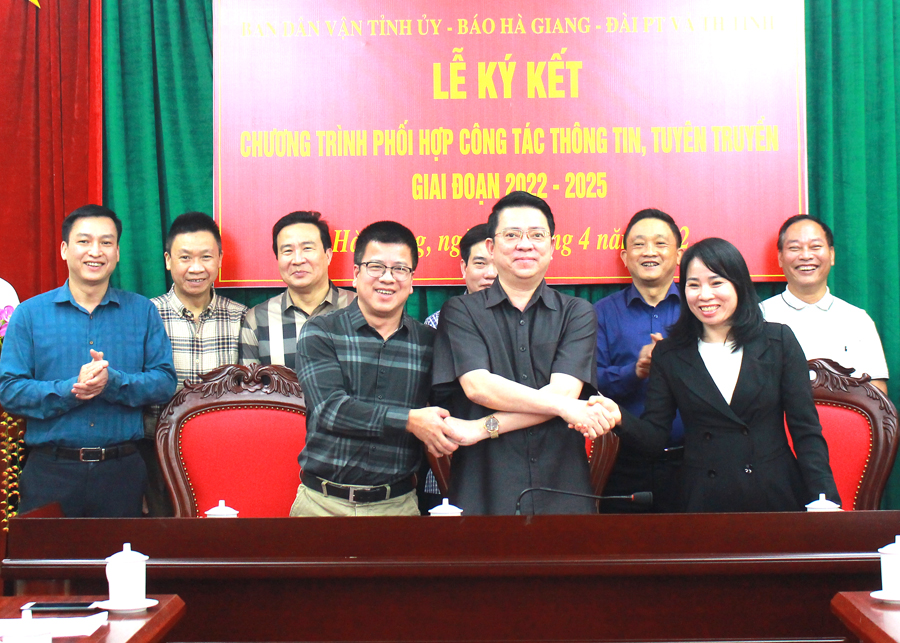 Ban Dân vận Tỉnh ủy ký kết chương trình phối hợp với Báo Hà Giang và Đài PT-TH tỉnh
