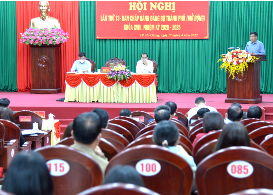Bí thư Thành ủy Hầu Minh Lợi phát biểu tại hội nghị

