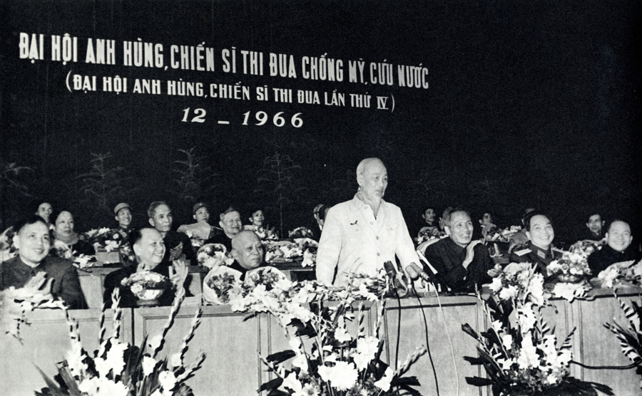 Chủ tịch Hồ Chí Minh phát biểu tại Đại hội Anh hùng, Chiến sĩ thi đua chống Mỹ, cứu nước (Đại hội Anh hùng, Chiến sĩ thi đua lần thứ IV), tháng 12-1966, tại Hà Nội