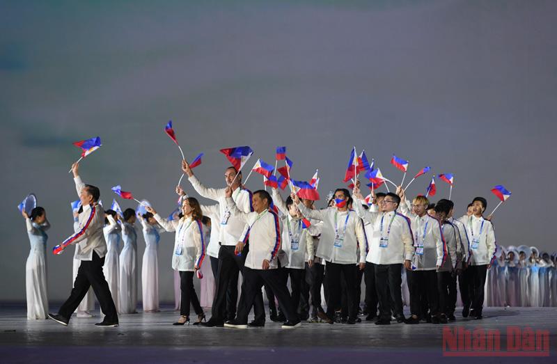 Đoàn thể thao Philippines có tổng cộng 425 vận động viên dự thi 39/40 môn. 
