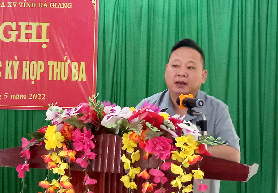 Ông Tráng A Dương, Ủy viên chuyên trách Hội đồng Dân tộc của Quốc hội phát biểu tại buổi tiếp xúc
