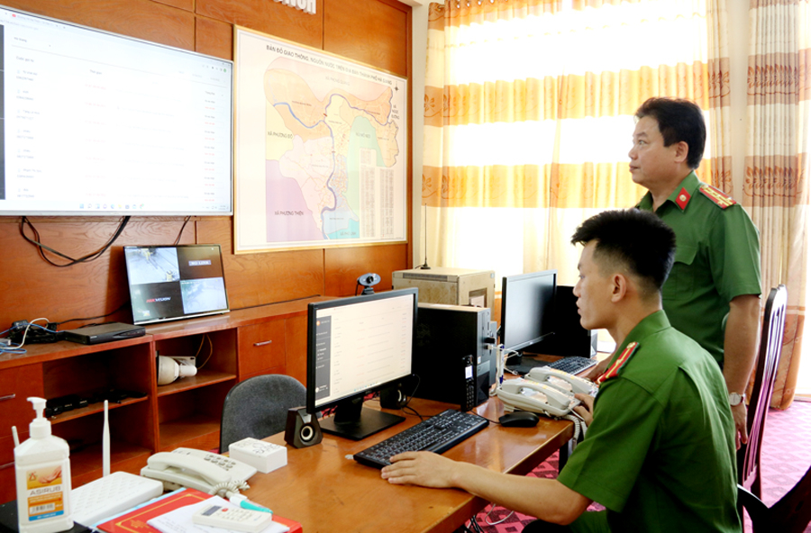 Trung tâm chỉ huy tại Phòng Cảnh sát PCCC và CNCH, Công an tỉnh đã lắp đặt thiết bị, hạ tầng mạng triển khai app “Báo cháy 114”.

