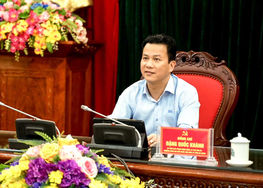 Bí thư Tỉnh ủy Đặng Quốc Khánh chủ trì buổi làm việc tại đầu cầu tỉnh Hà Giang.
