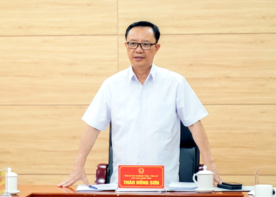 Phó Bí thư Thường trực Tỉnh ủy, Chủ tịch HĐND tỉnh Thào Hồng Sơn phát biểu tại buổi giám sát.
