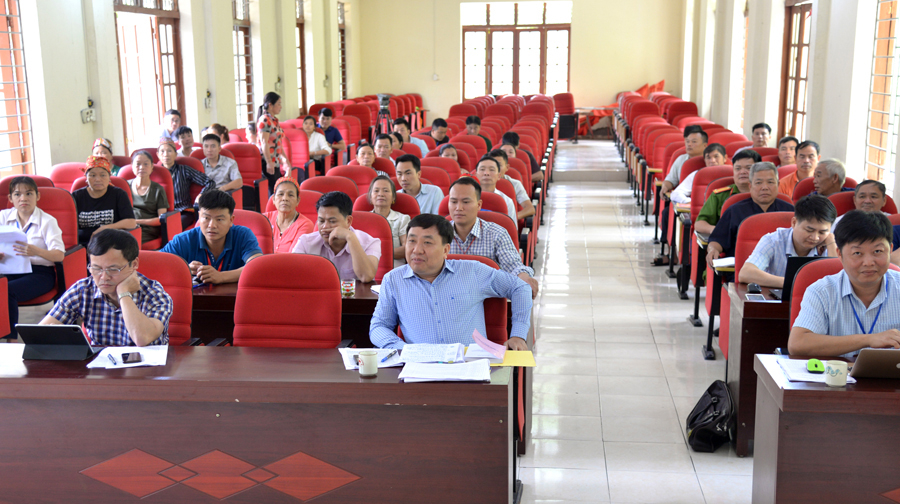 Phó Bí thư Tỉnh ủy Nguyễn Mạnh Dũng dự sinh hoạt Chi bộ thôn Tân Tiến. 
