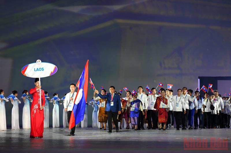 Đoàn thể thao Lào tham dự SEA Games 31 với 280 vận động viên.