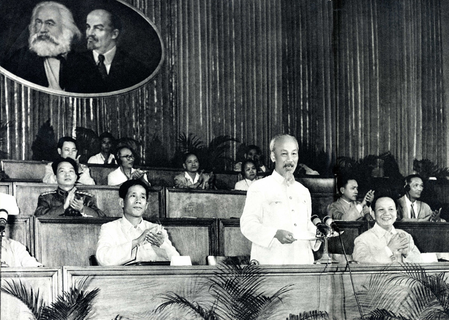 Ngày 5-9-1960, Đảng Lao động Việt Nam họp Đại hội đại biểu toàn quốc lần thứ 3. Trong diễn văn khai mạc, Người nêu rõ: Đại hội lần thứ hai là đại hội kháng chiến. Đại hội lần này là đại hội xây dựng chủ nghĩa xã hội ở miền Bắc và đấu tranh hòa bình thống nhất nước nhà