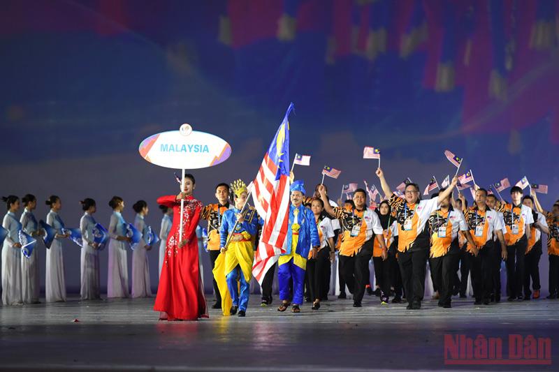Đoàn Malaysia có tổng cộng 586 vận động viên tranh tài ở 39/40 môn của SEA Games 31. 