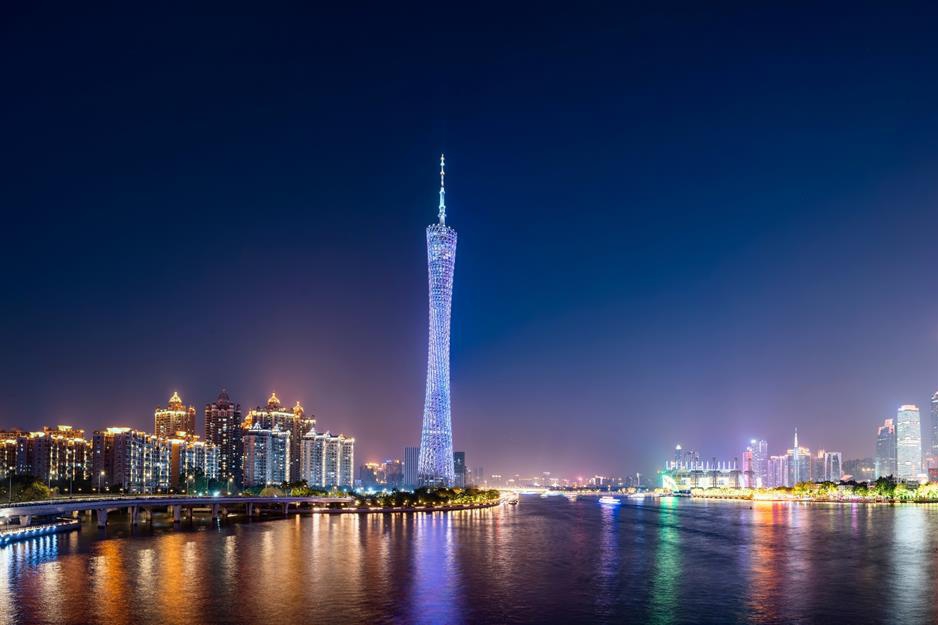 Tháp Canton, Quảng Châu, Trung Quốc: Nằm trên bờ sông Châu Giang ở phía nam thành phố Quảng Châu, tháp Canton là tòa tháp cao nhất ở Trung Quốc với độ cao 600 m. Khai trương vào năm 2010, công trình từng là tòa tháp cao nhất hành tinh. Tháp Canton có thiết kế hiện đại với khung bên ngoài dạng lưới xoắn ốc.