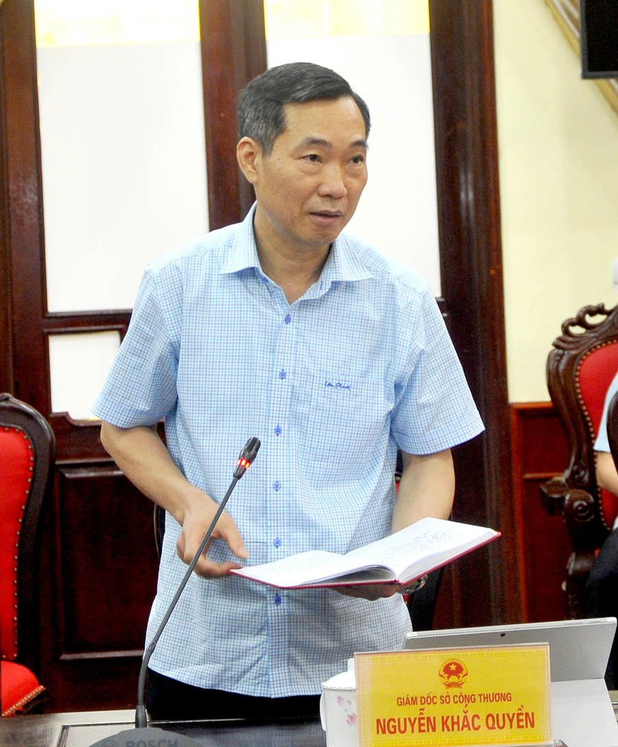 Giám đốc Sở Công thương Nguyễn Khắc Quyền báo cáo ngành tiếp tục chỉ đạo các chủ đập, hồ chứa thủy điện đảm bảo công tác phòng, chống thiên tai trong mùa mưa lũ.