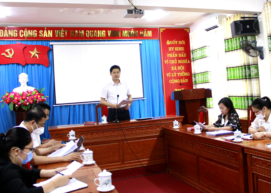 Trưởng Ban Tuyên giáo Tỉnh uỷ, Trưởng Ban tổ chức cuộc thi Vũ Mạnh Hà phát biểu tại cuộc họp.
