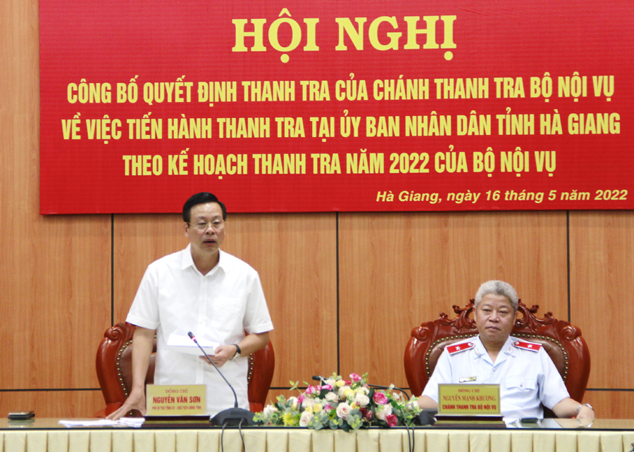 Chủ tịch UBND tỉnh Nguyễn Văn Sơn phát biểu tại hội nghị.
