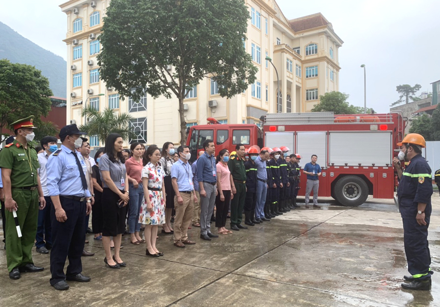 Phòng Cảnh sát phòng cháy chữa cháy và cứu nạn, cứu hộ phổ biến nội dung diễn tập cho cán bộ ở tòa nhà Viettel 