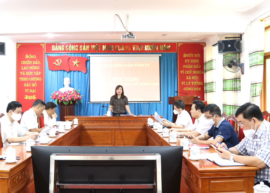 Phó Trưởng ban Tuyên giáo Tỉnh ủy Đặng Ái Xoan phát biểu tại hội nghị
