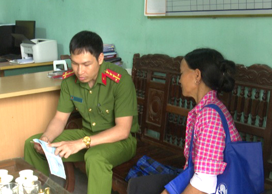 Công an xã Yên Thành huyện Quang Bình giải quyết thủ tục hành chính cho người dân