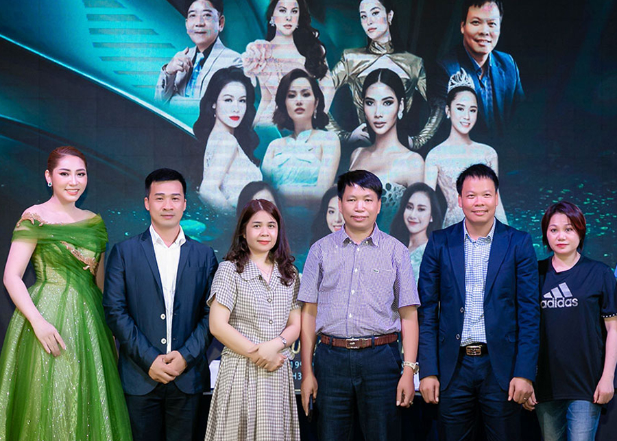 Ban tổ chức cuộc thi Hoa hậu Quý bà Việt Nam.