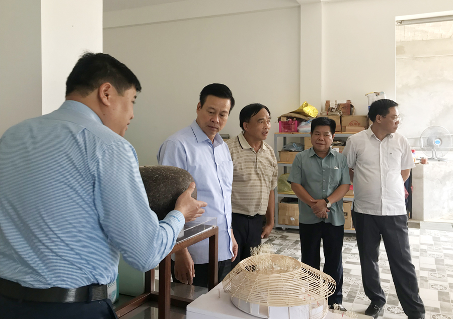 Chủ tịch UBND tỉnh Nguyễn Văn Sơn thăm cơ sở sản xuất, chế biến chè của Công ty TNHH Hà An Trà, xã Tân Tiến (Hoàng Su Phì).