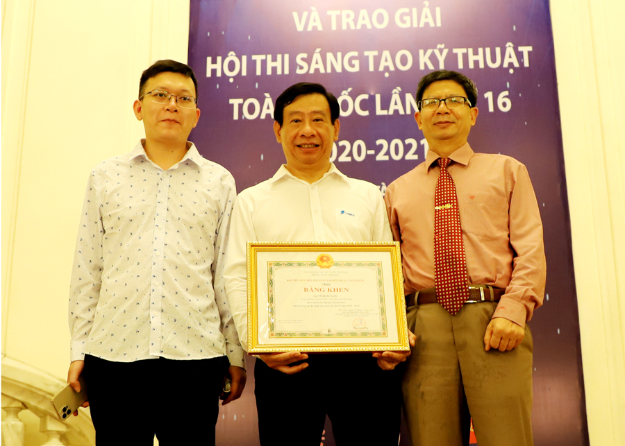 Tác giả Vũ Hoài Nam đạt giải Khuyến khích tại Hội thi sáng tạo kỹ thuật toàn quốc lần thứ 16.