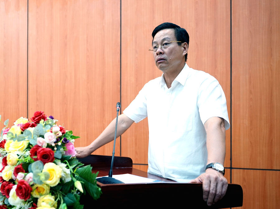Chủ tịch UBND tỉnh Nguyễn Văn Sơn phát biểu tại buổi lễ.

