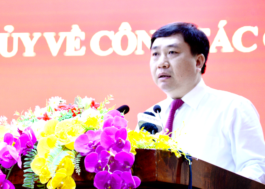 Phó Bí thư Tỉnh ủy Nguyễn Mạnh Dũng phát biểu giao nhiệm vụ cho đồng Nguyễn Huy Sắc.
