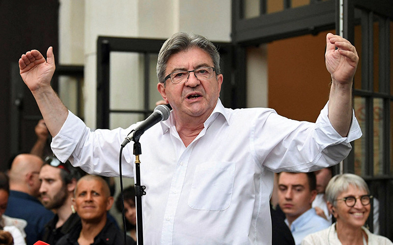Ông Jean-Luc Melenchon phát biểu sau khi liên minh cánh tả trở thành khối đối lập chính tại Quốc hội Pháp sau bầu cử.