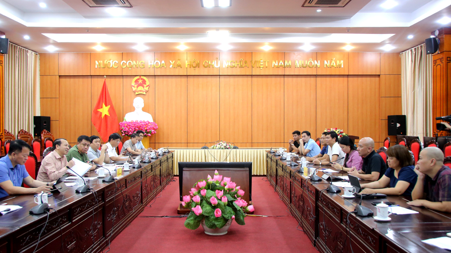 Toàn cảnh buổi làm việc giữa Phó Chủ tịch UBND tỉnh Trần Đức Quý với đoàn công tác của VTV6, Đài Truyền hình Việt Nam.