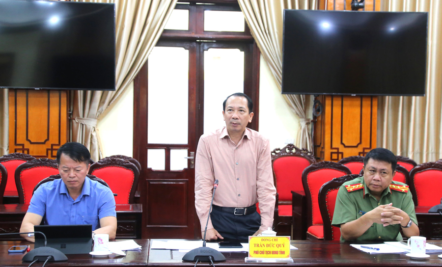 Phó Chủ tịch UBND tỉnh Trần Đức Quý phát biểu tại buổi làm việc. 
