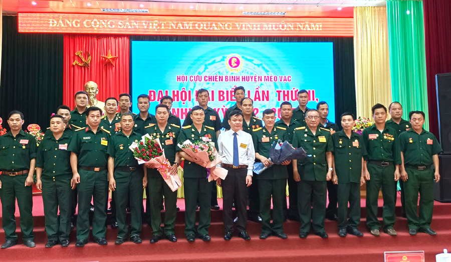 Ban Chấp hành Hội Cựu chiến binh huyện Mèo Vạc nhiệm kỳ 2022 – 2027 ra mắt Đại hội (Ảnh: Minh Giàng)
