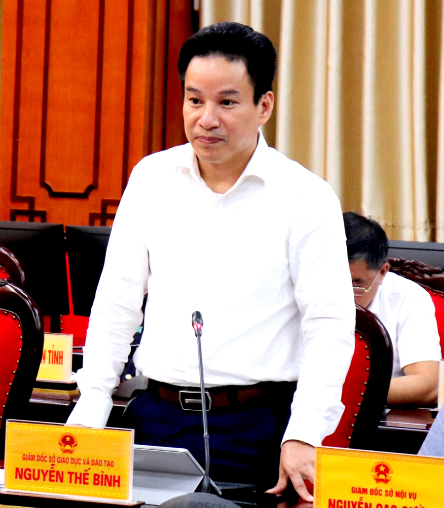Giám đốc Sở Giáo dục và Đào tạo Nguyễn Thế Bình báo cáo kết quả công tác giáo dục trong năm học 2021- 2022.
