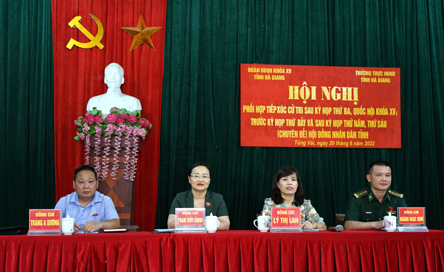 Đoàn ĐBQH tỉnh TXCT sau Kỳ họp thứ 3 tại xã Tùng Vài, huyện Quản Bạ.