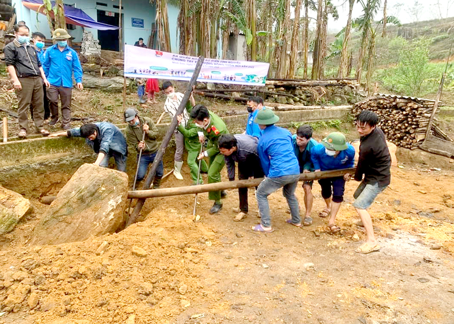 Đoàn xã Minh Sơn (Bắc Mê) hỗ trợ xây dựng nhà cho người có công tại thôn Kẹp A.