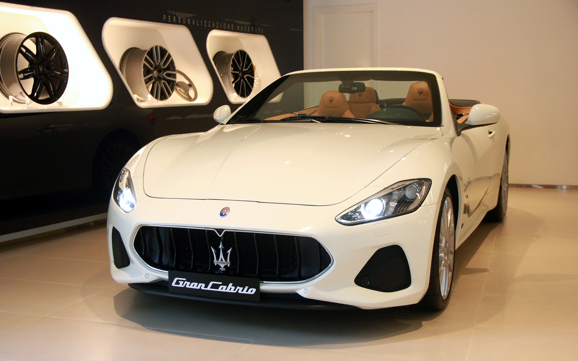 Maserati GranCabrio Sport tại showroom ở TP HCM.