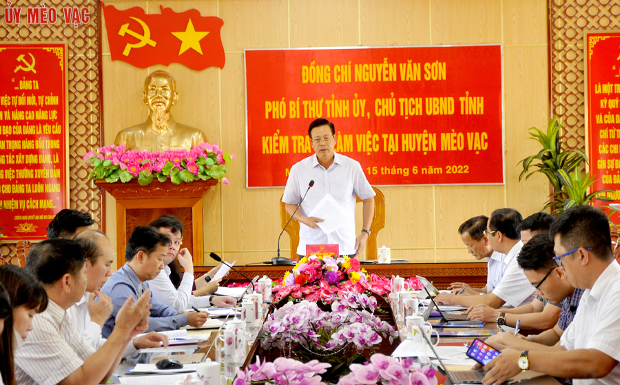 Chủ tịch UBND tỉnh Nguyễn Văn Sơn phát biểu tại buổi làm việc với BTV Huyện ủy Mèo Vạc