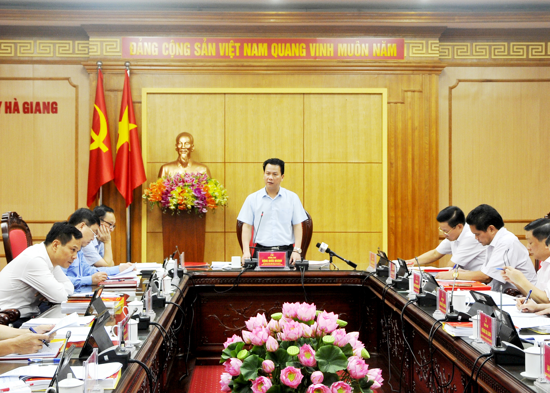Bí thư Tỉnh ủy Đặng Quốc Khánh phát biểu tại phiên họp.