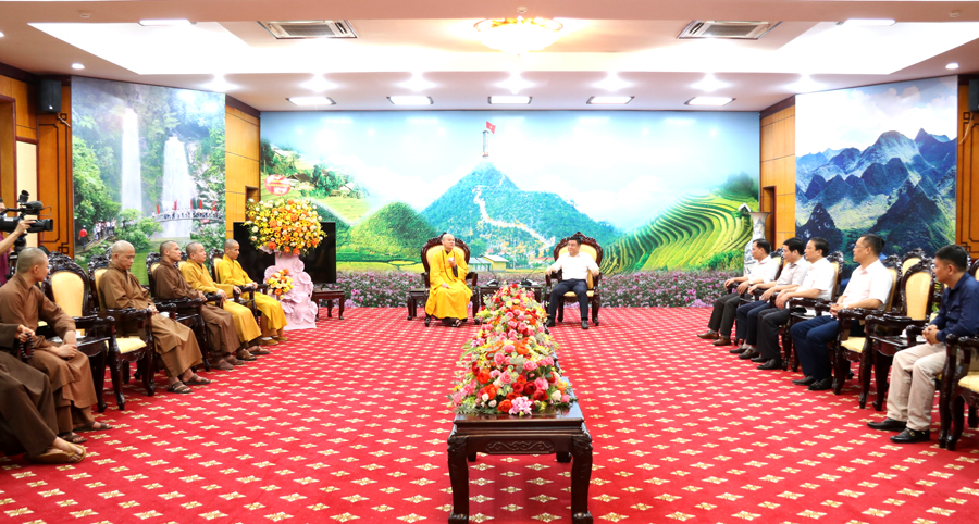 Phó Chủ tịch Thường trực UBND tỉnh Hoàng Gia Long tiếp đoàn đại biểu Ban trị sự Giáo hội Phật giáo tỉnh
