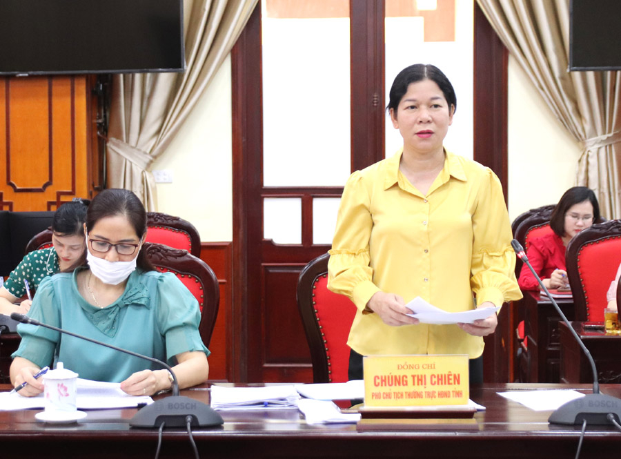 Phó Chủ tịch Thường trực HĐND tỉnh Chúng Thị Chiên phát biểu tại buổi giám sát.
