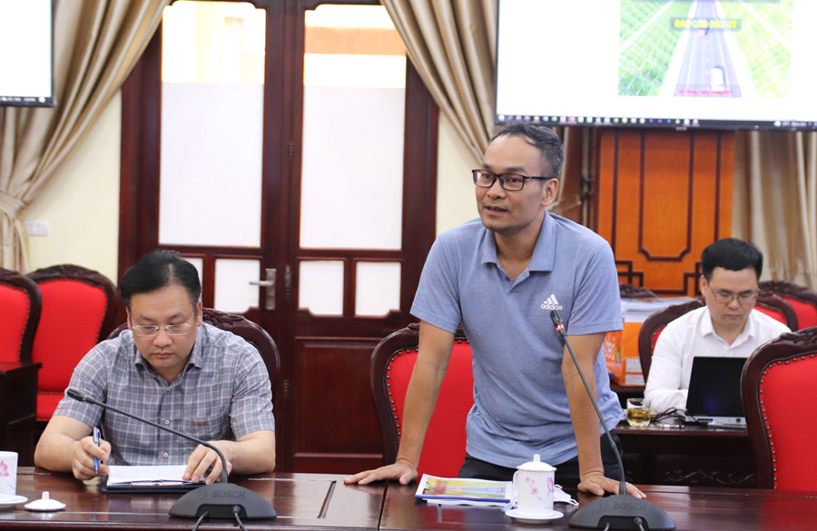 Lãnh đạo Công ty cổ phần tư vấn đường cao tốc Việt Nam báo cáo công tác nghiên cứu khả thi Dự án cao tốc Tuyên Quang – Hà Giang, đoạn qua tỉnh Hà Giang.