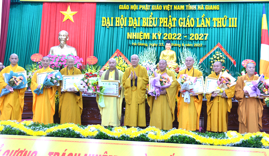 Trung ương Giáo hội Phật giáo Việt Nam tặng Bằng khen cho các tập thể, cá nhân có thành tích xuất sắc nhiệm kỳ 2017 – 2022.
