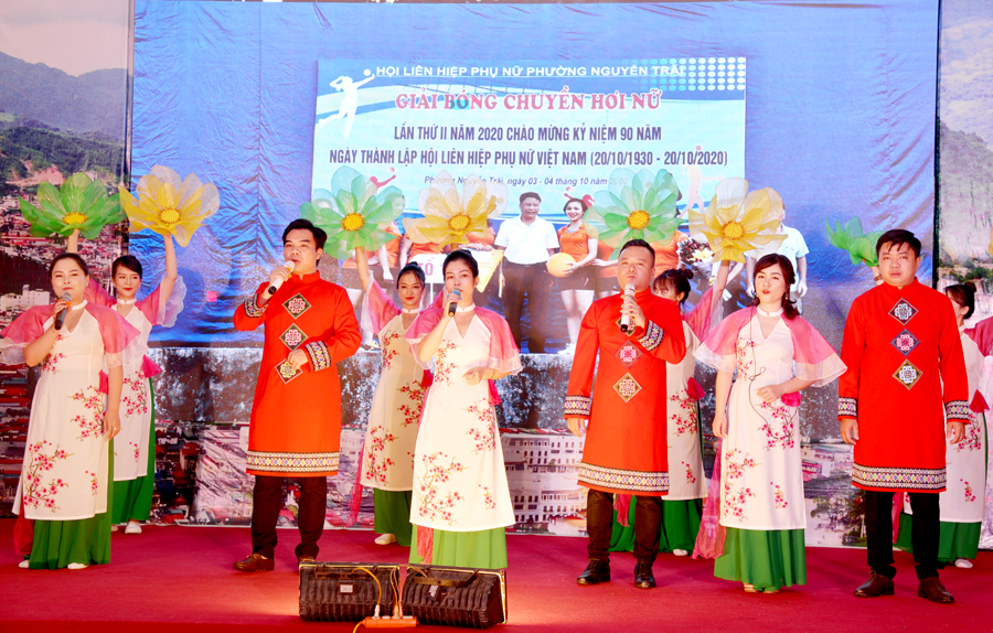 Tiết mục chào hỏi của Đảng ủy phường Nguyễn Trãi
