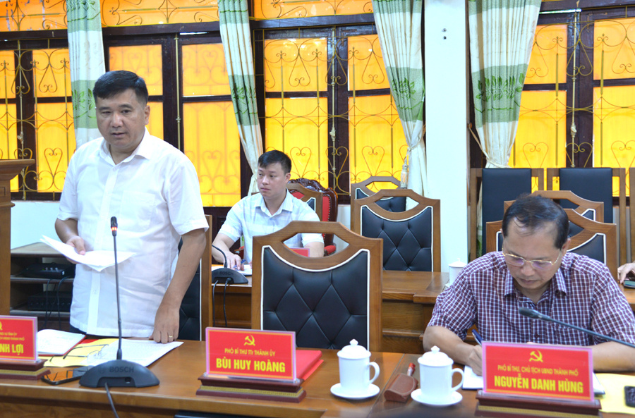 Bí thư Thành ủy Hầu Minh Lợi phát biểu tại buổi làm việc.
