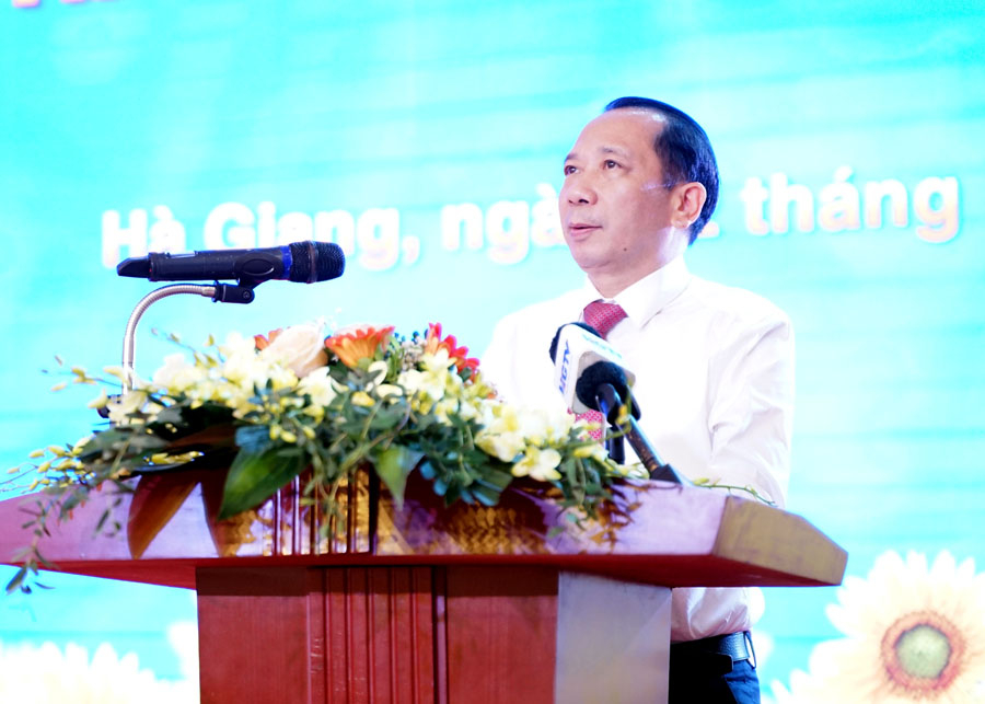 Phó Chủ tịch UBND tỉnh Trần Đức Quý phát biểu tại buổi lễ.
