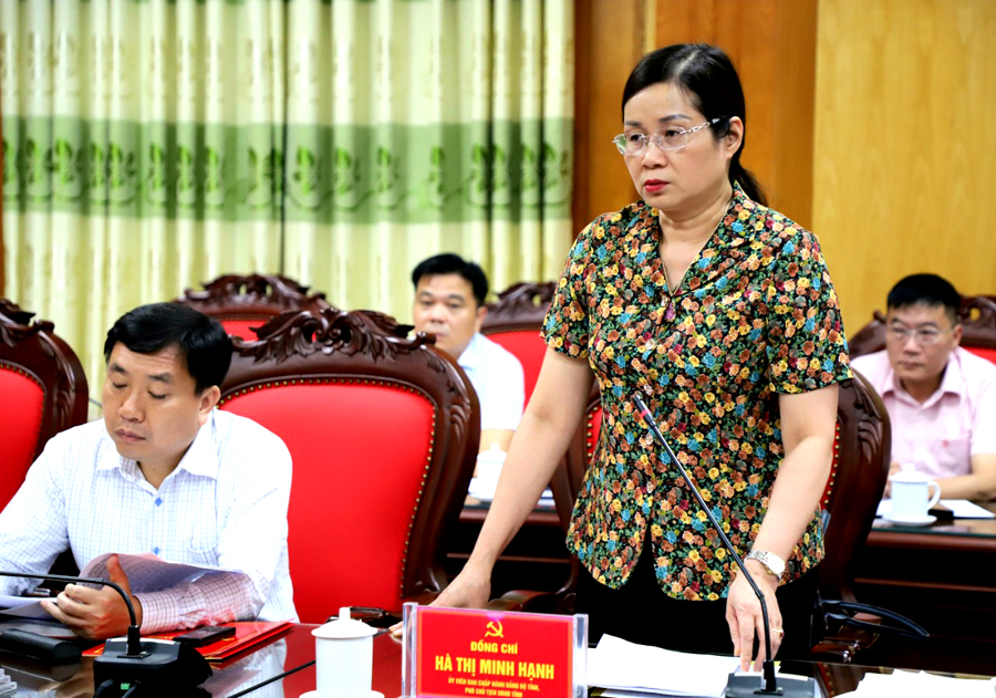  Phó Chủ tịch UBND tỉnh Hà Thị Minh Hạnh báo cáo kết quả thực hiện các chương trình TDCS của tỉnh Hà Giang trong giai đoạn 2002-2022.

