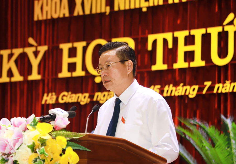 Chủ tịch UBND tỉnh Nguyễn Văn Sơn báo cáo kết quả phát triển KT-XH, đảm bảo QP-AN 6 tháng đầu năm
