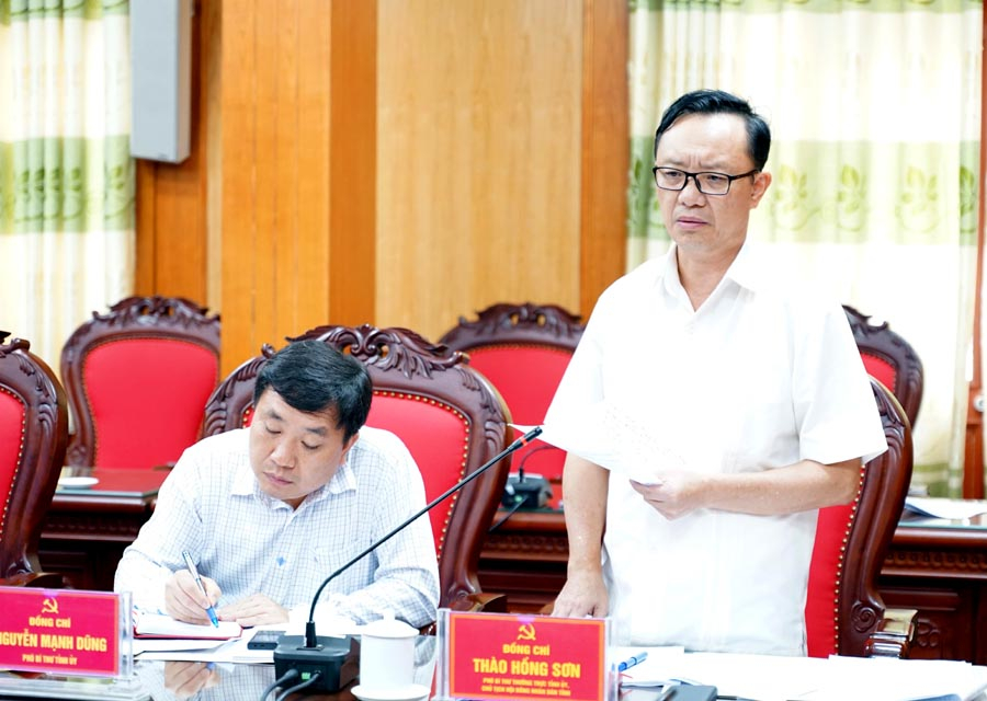 Phó Bí thư Thường trực Tỉnh ủy, Chủ tịch HĐND tỉnh Thào Hồng Sơn phát biểu tại buổi làm việc.
