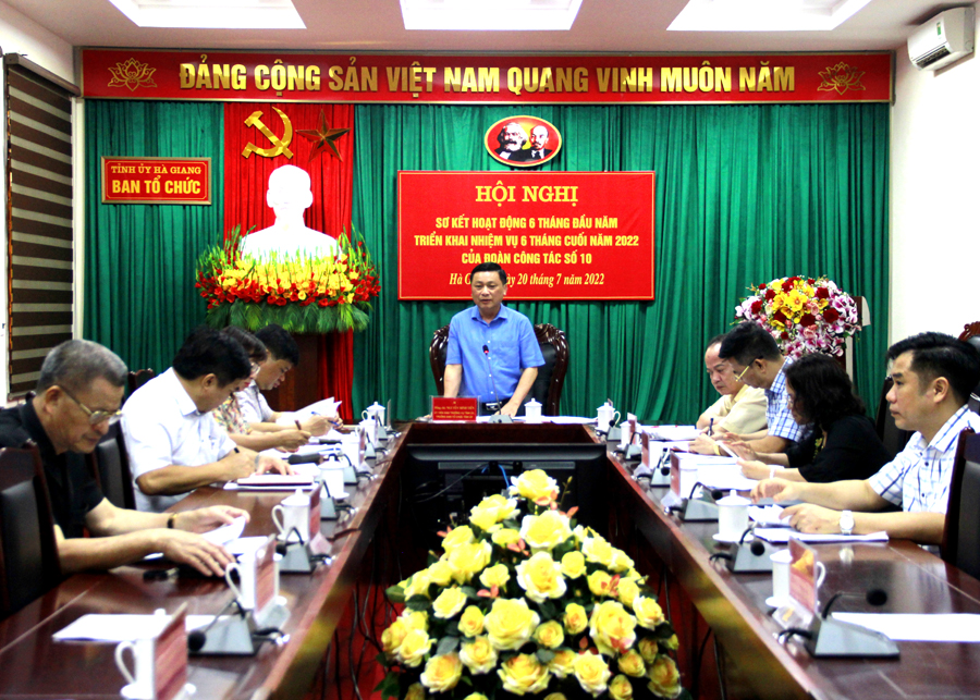 Trưởng Ban tổ chức Tỉnh ủy, Trưởng Đoàn công tác Nguyễn Minh Tiến kết luận hội nghị.
