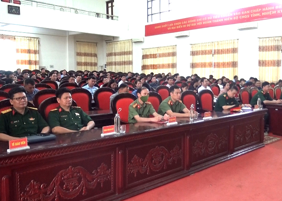 Các đại biểu dự khai mạc lớp bồi dưỡng kiến thức quốc phòng và an ninh.

