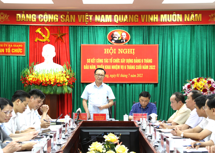 Đồng chí Thào Hồng Sơn, Phó Bí thư Thường trực Tỉnh ủy, Chủ tịch HĐND tỉnh phát biểu chỉ đạo tại hội nghị