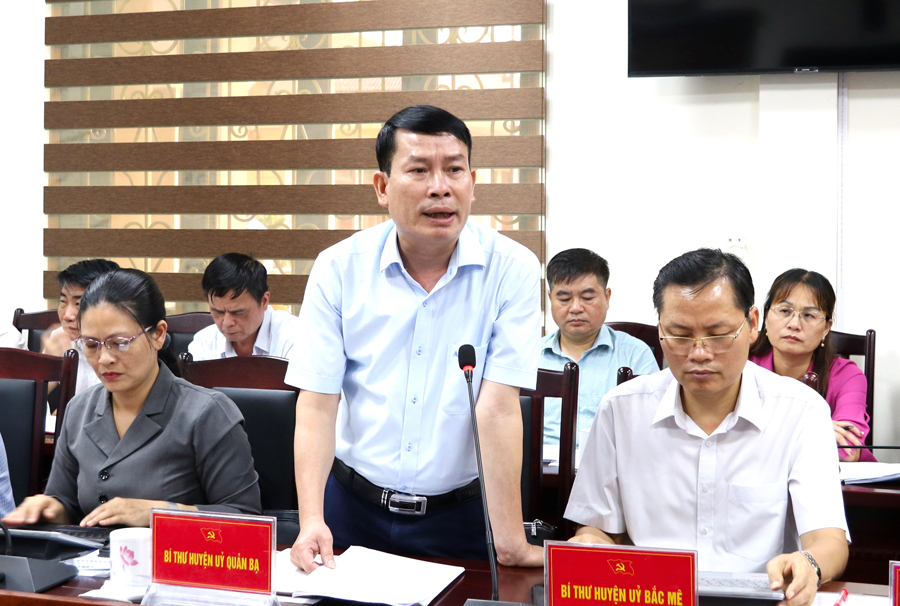 Bí thư Huyện ủy Quản Bạ, Đỗ Văn Hùng phát biểu về công tác tổ chức quản lý cán bộ
