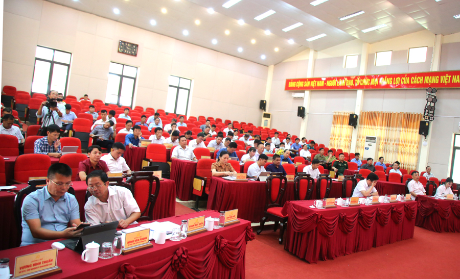Các đại biểu dự hội nghị BCH Đảng bộ huyện Xín Mần lần thứ 14.